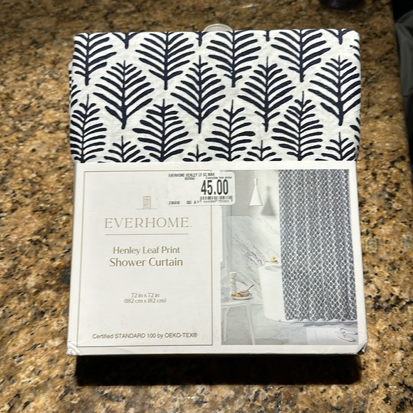 EVERHOME Other - EVERHOME Henley Leaf Print Shower Curtain (75 x 75)
